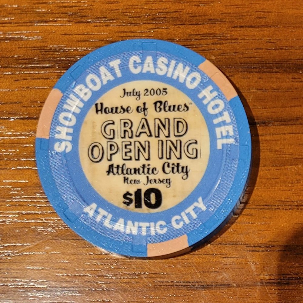 RARE FIND. $10 CHIP FROM CLOSED SHOWBOAT CASINO. LIMITED EDITION.